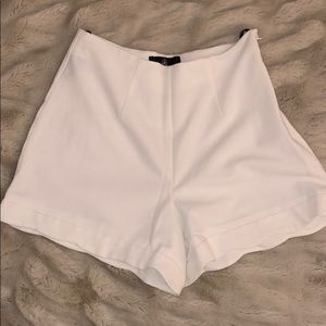 White shorts with wavy ends